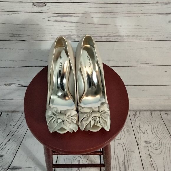 Pre-owned. "Audrey Brooke" woman's high heels 👠 - Picture 1 of 12